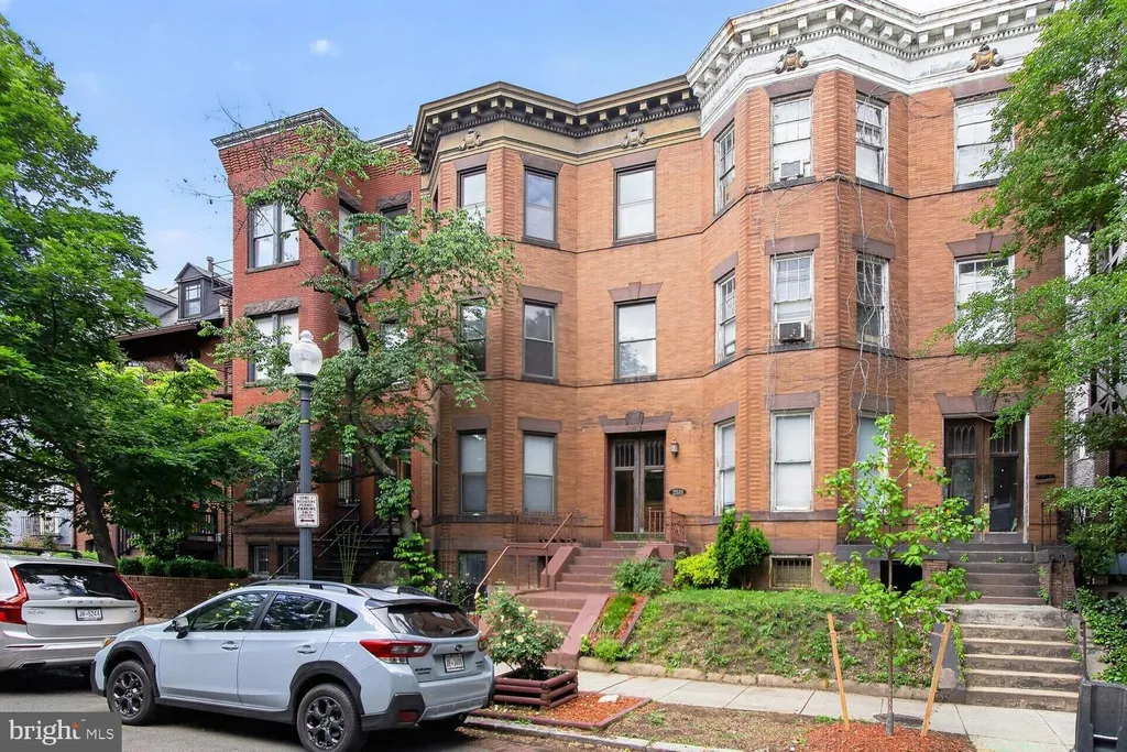 2510 Cliffbourne Place NW Unit 300, Washington, DC 20009