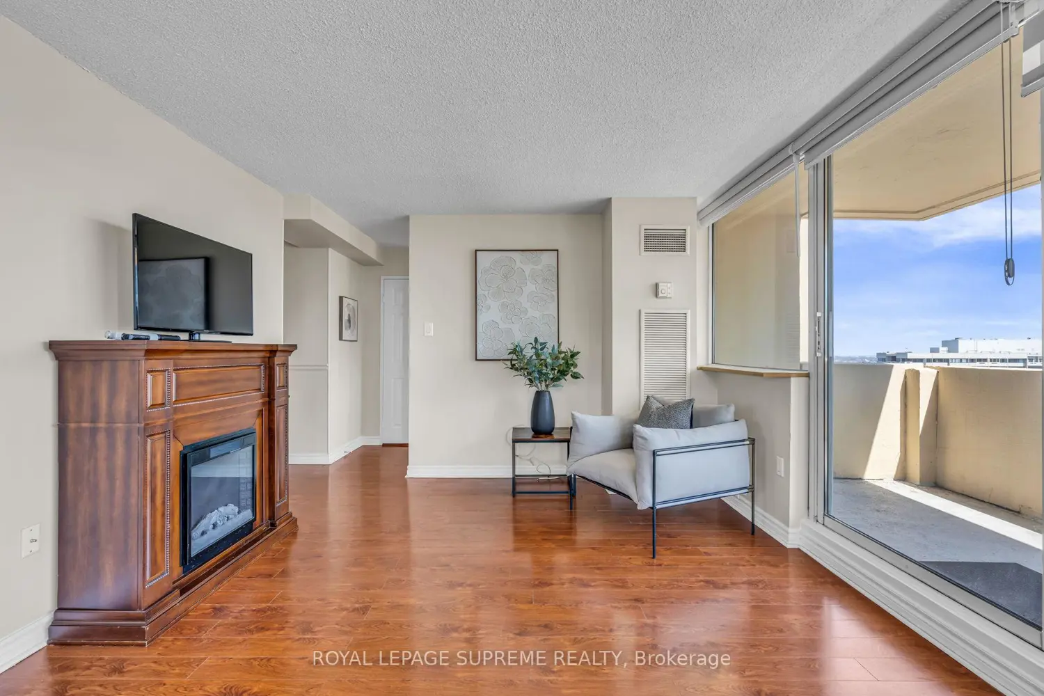 Additional image 4 of 3590 Kaneff Crescent 1907