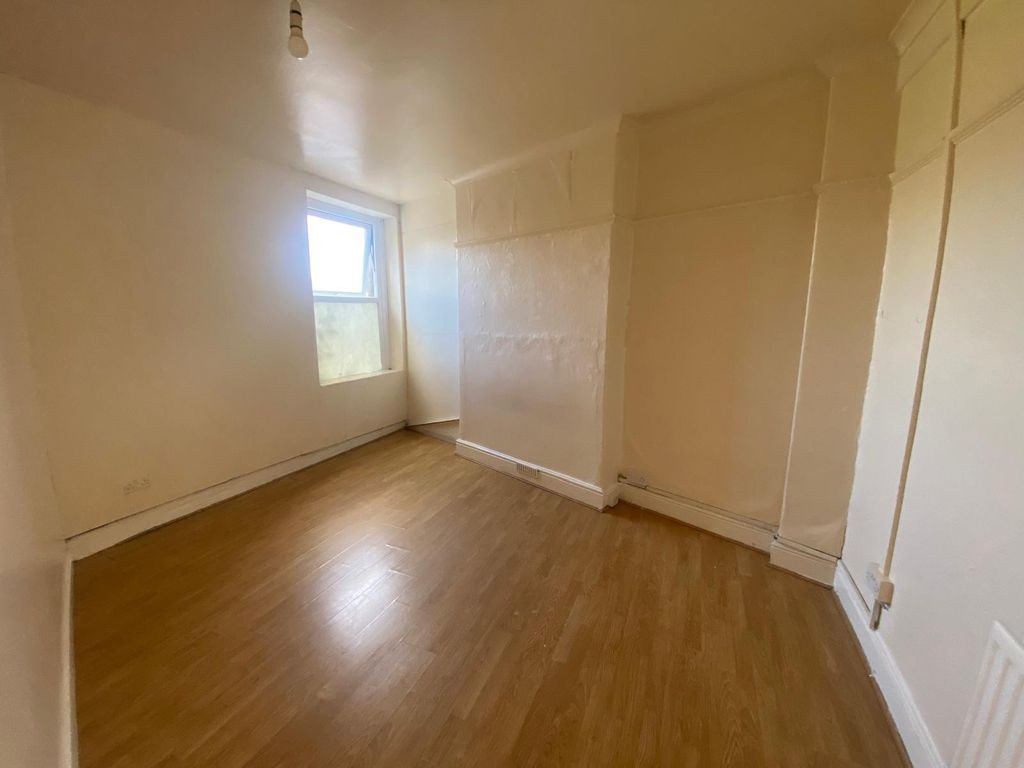 Additional image 3 of 2 bed flat for saleWindsor Road, Neath, Neath Port Talbot. SA11