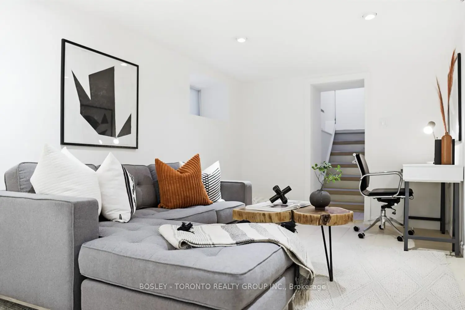 62 Hallam Street photo 2