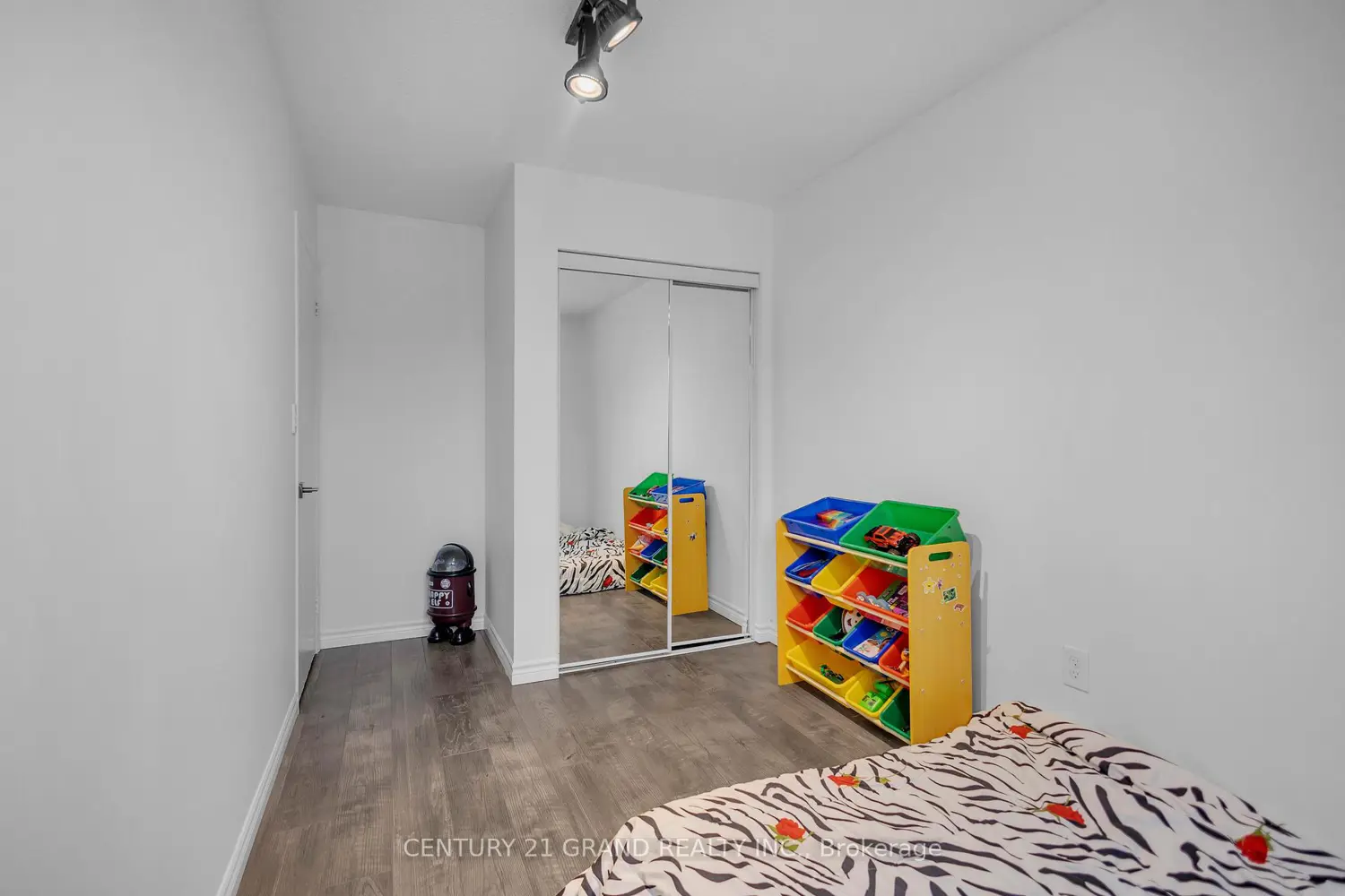 Additional image 12 of 52 Harris Avenue D