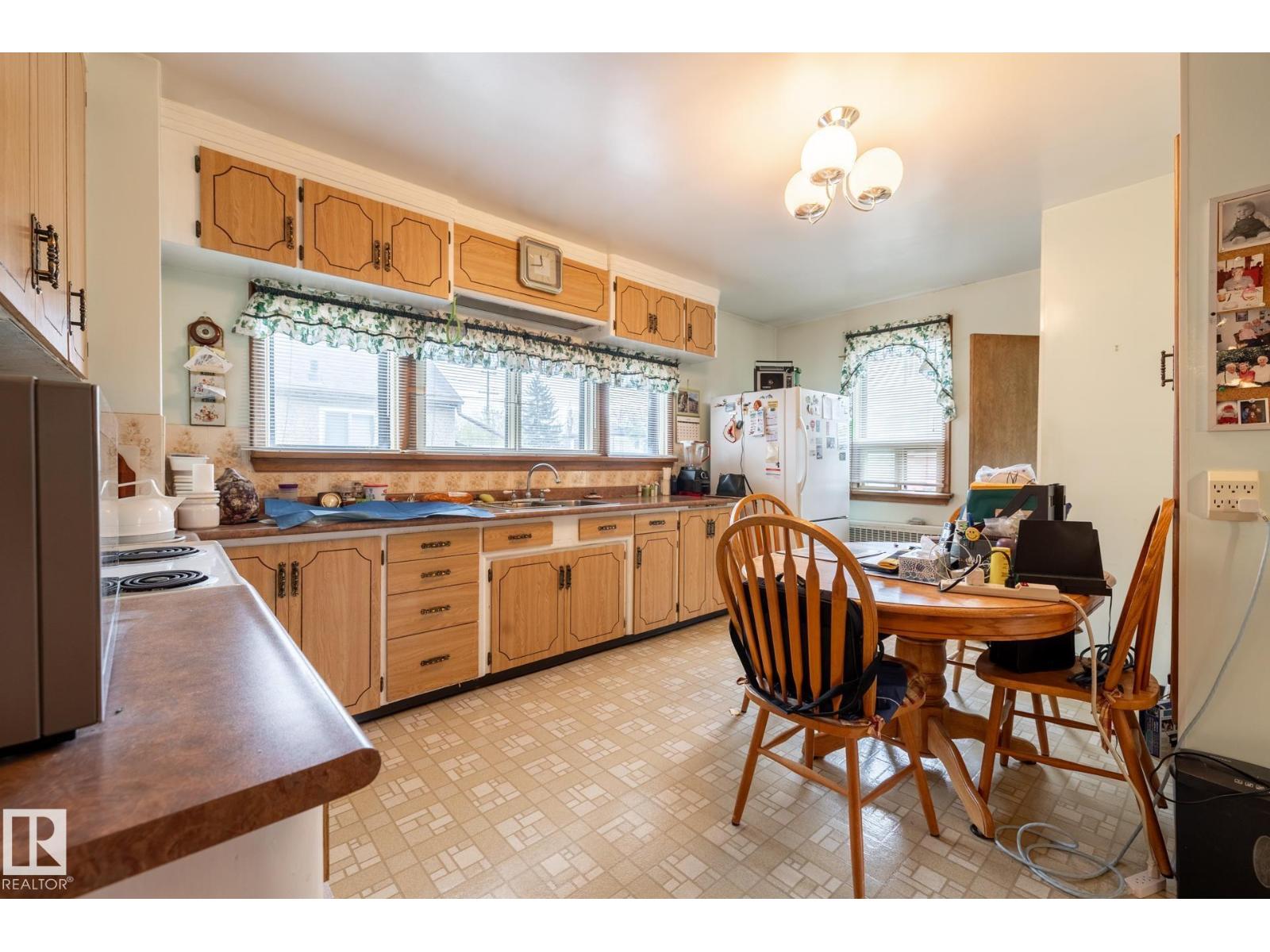 Additional image 2 of 9839 81 Avenue NW, Edmonton, AB, T6E1W4