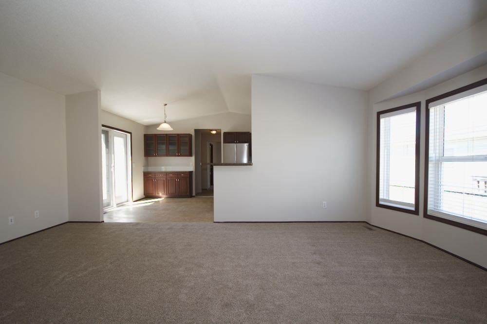 Additional image 4 of 323 2 Street NW, Redcliff, AB, T0J 2P2
