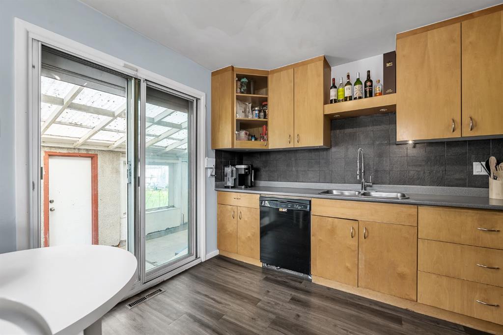Additional image 4 of 3156 Blakiston Drive NW, Calgary, AB, T2L 1L8