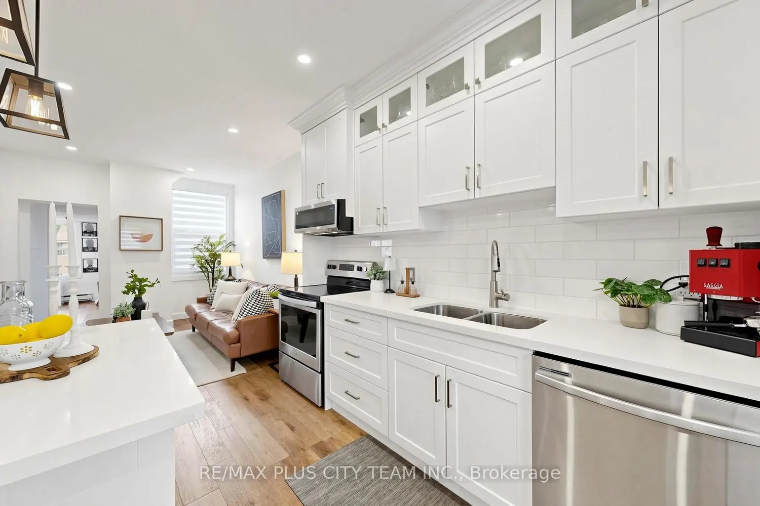 320 Boon Avenue photo 4