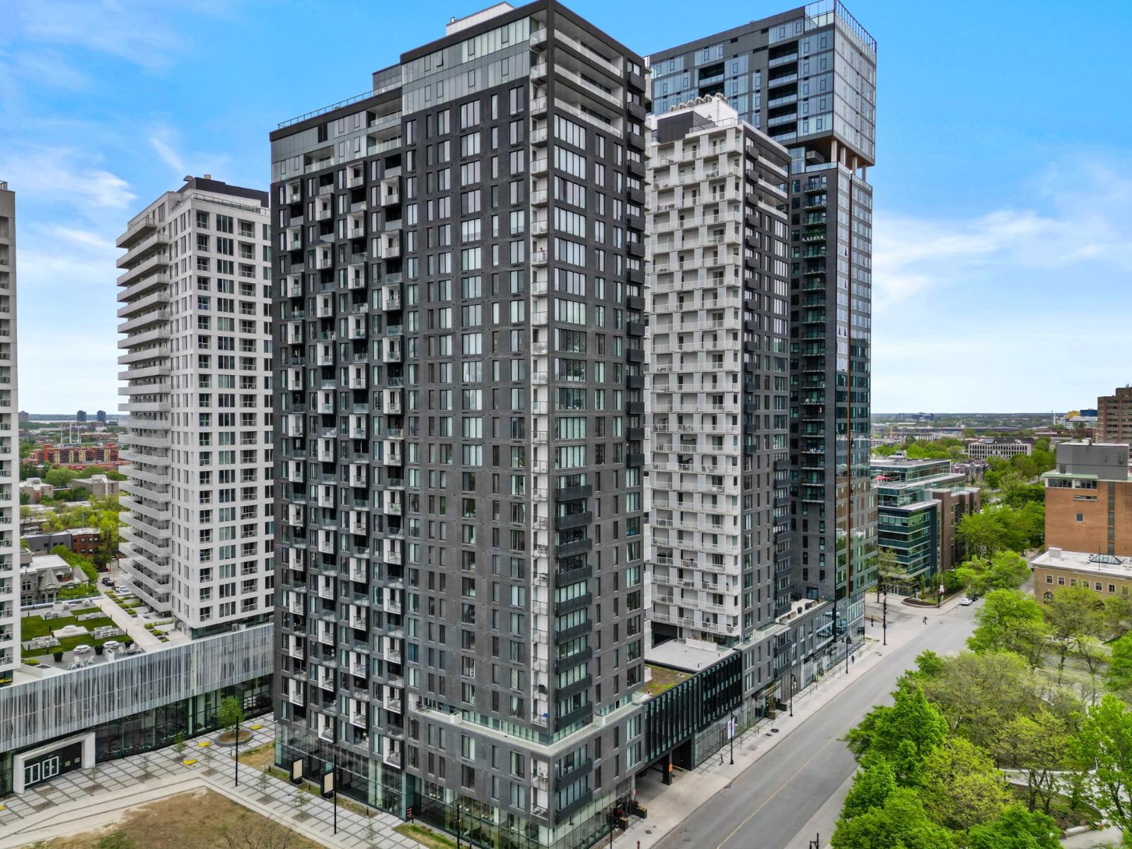2300 Rue Tupper