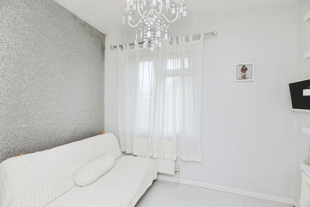 Additional image 8 of 3 bed semi-detached house for saleManor Grove, Sittingbourne, Kent ME10