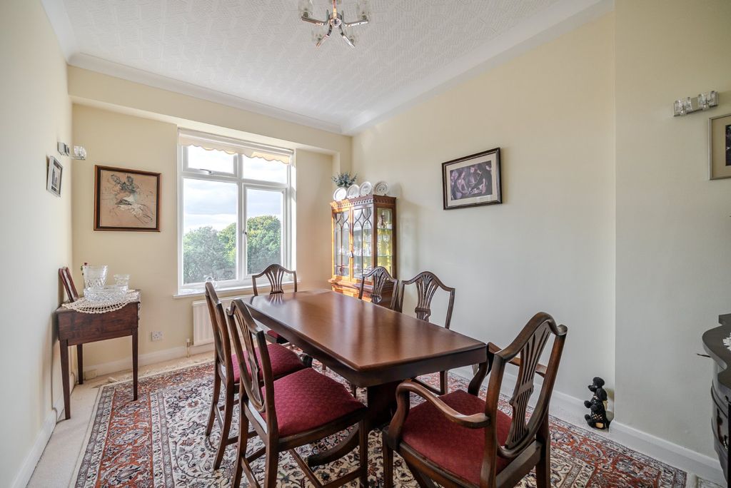 Additional image 6 of 3 bed flat for saleBeech Grove, Harrogate, North Yorkshire HG2
