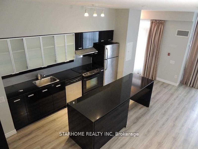 Additional image 2 of Th02-29 Singer Court, Toronto, ON, M2K 0B3