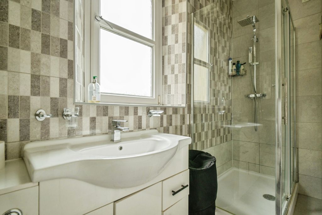 Additional image 6 of 3 bed flat for saleCaerau Road, Newport NP20