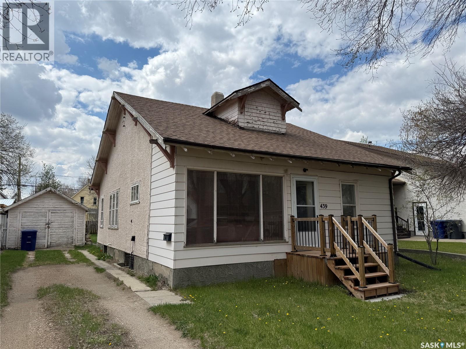 439 Assiniboia STREET