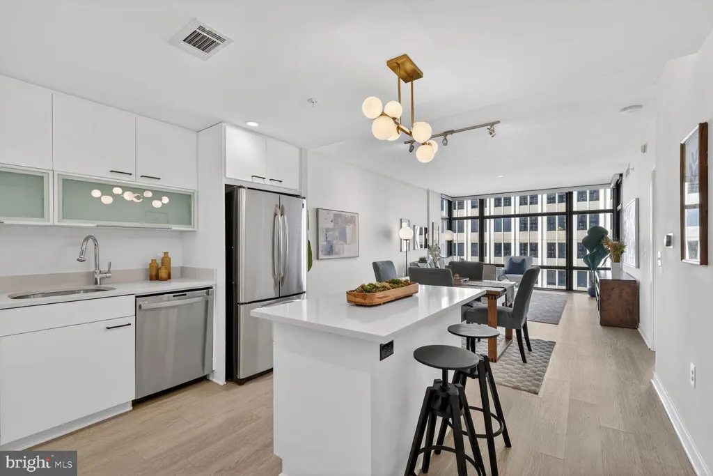 Additional image 4 of 1010 Massachusetts Avenue NW Unit 807, Washington, DC 20001