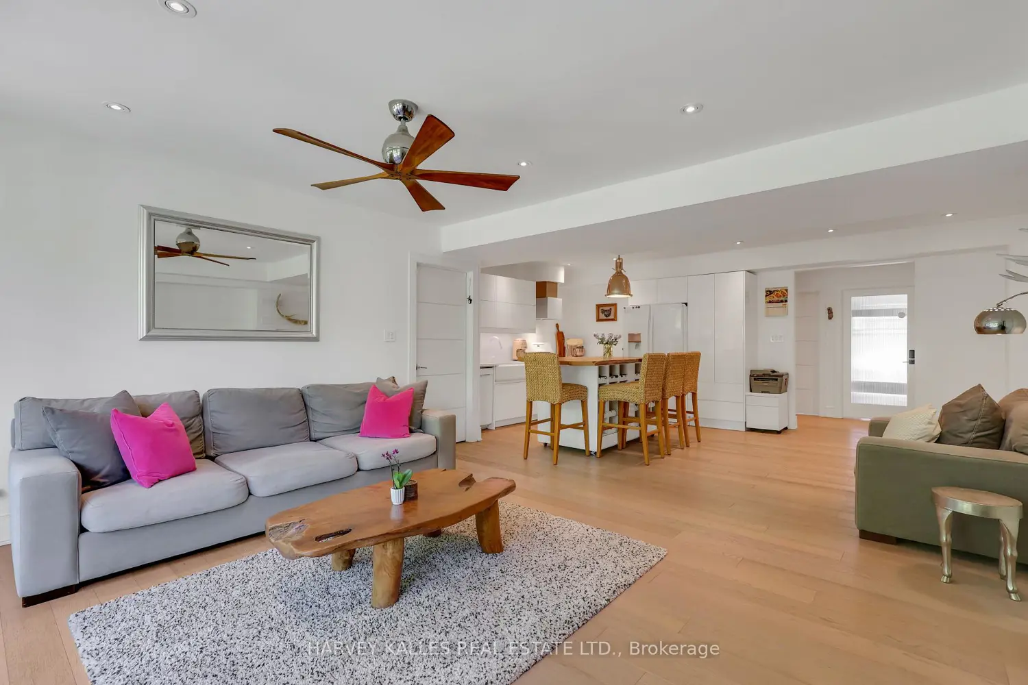 84 Edith Drive photo 3