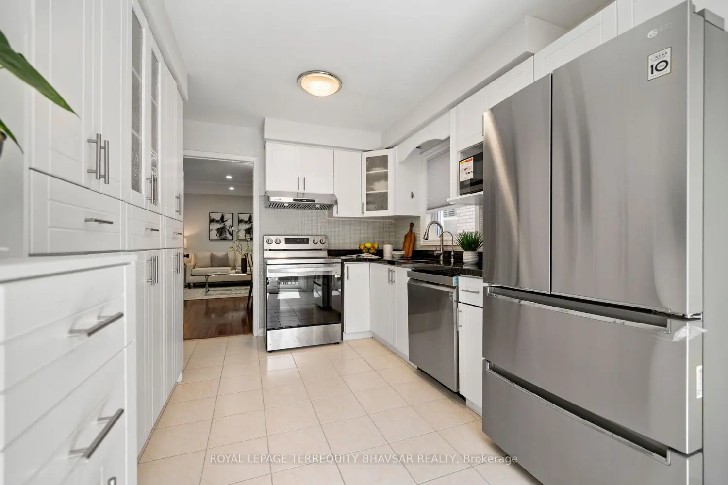 Additional image 3 of 2470 Strathmore Crescent