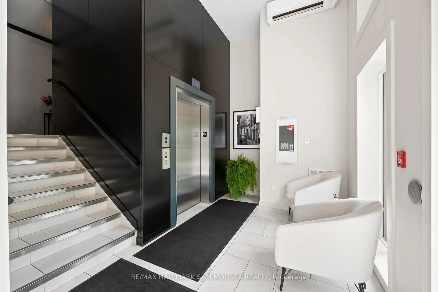 120 Cortile Private 101 photo 4