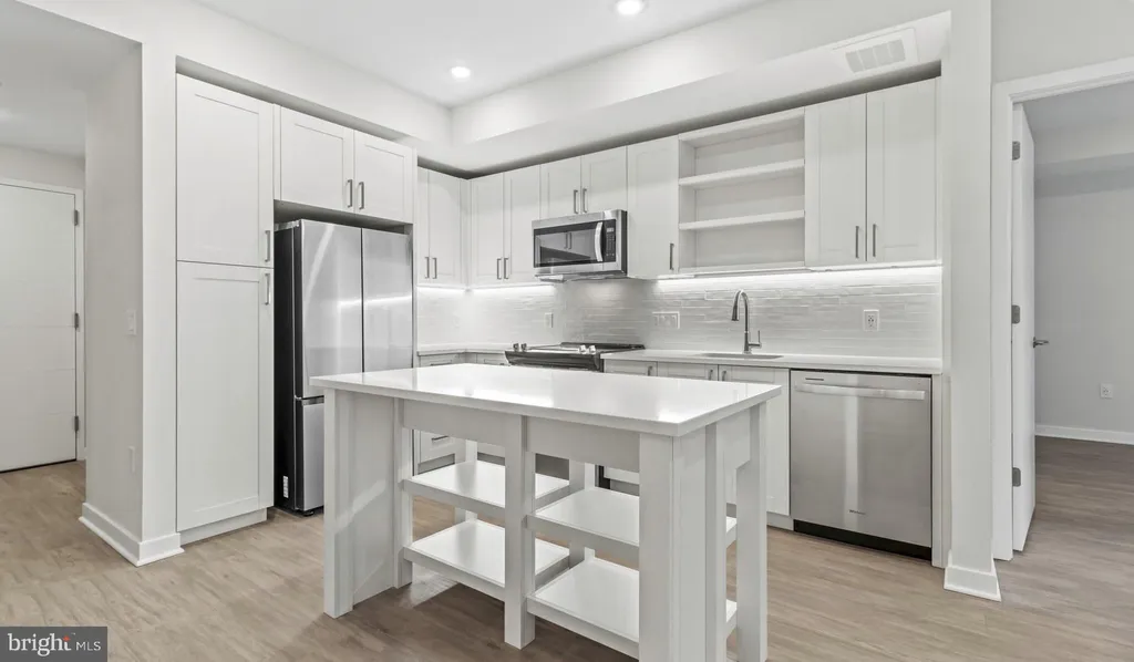 Additional image 19 of 4000 Wisconsin Avenue NW Unit 4K-476, Washington, DC 20016