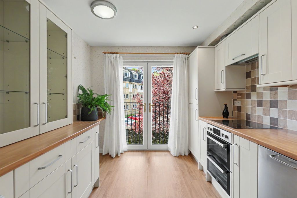 Additional image 10 of 2 bed flat for saleBeechwood Gardens, Stirling FK8