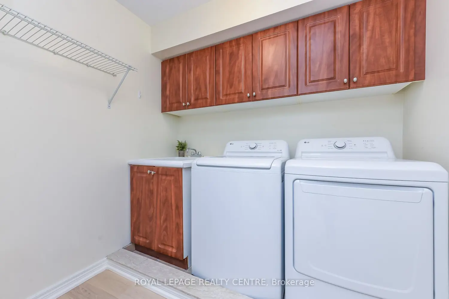 Additional image 9 of 60 Rosewood Avenue 210