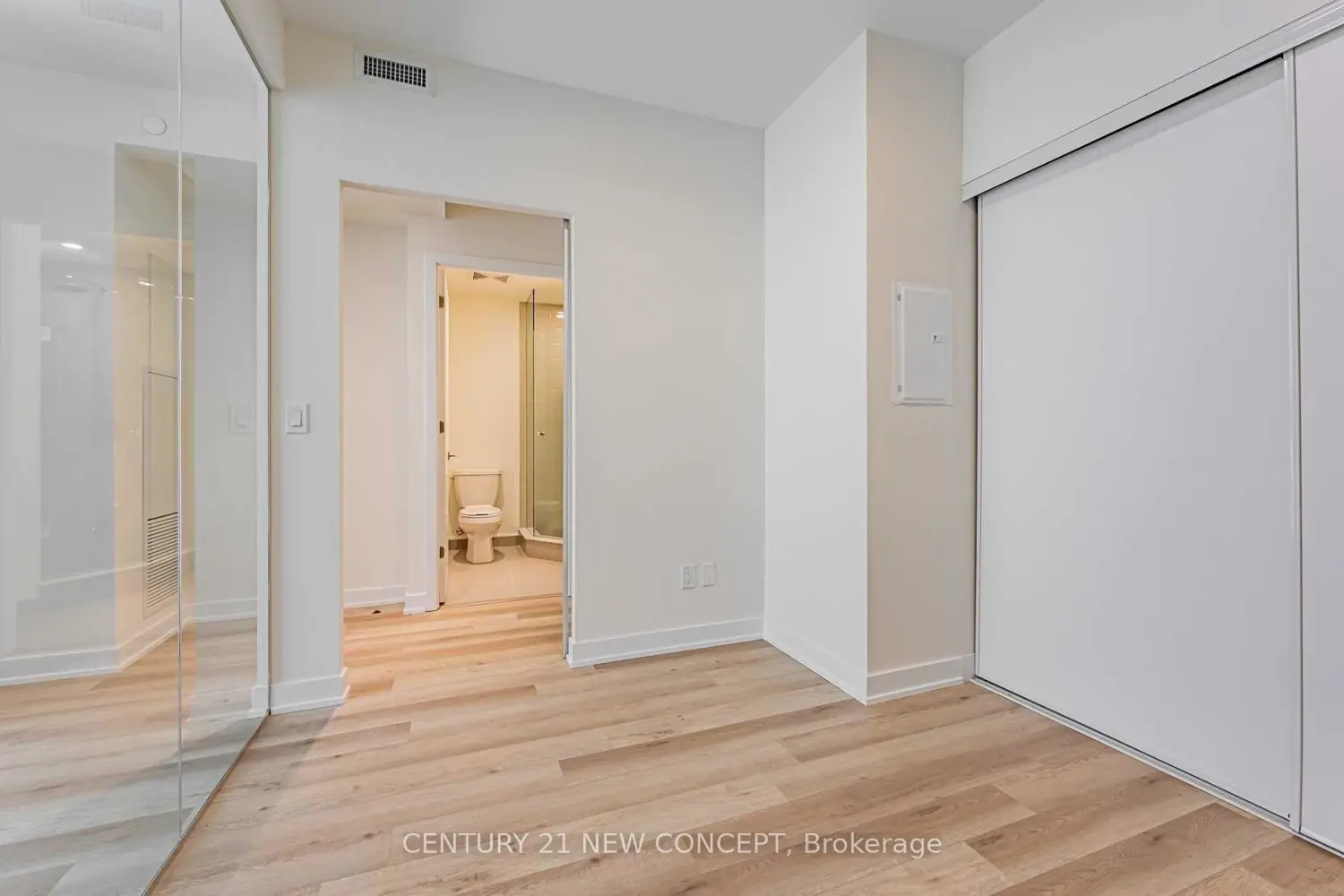840 St Clair Avenue 409 photo 4