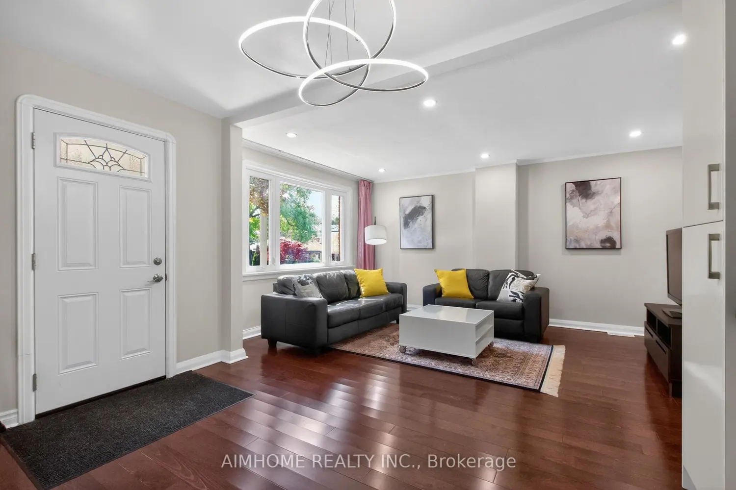 140 Meighen Avenue photo 2
