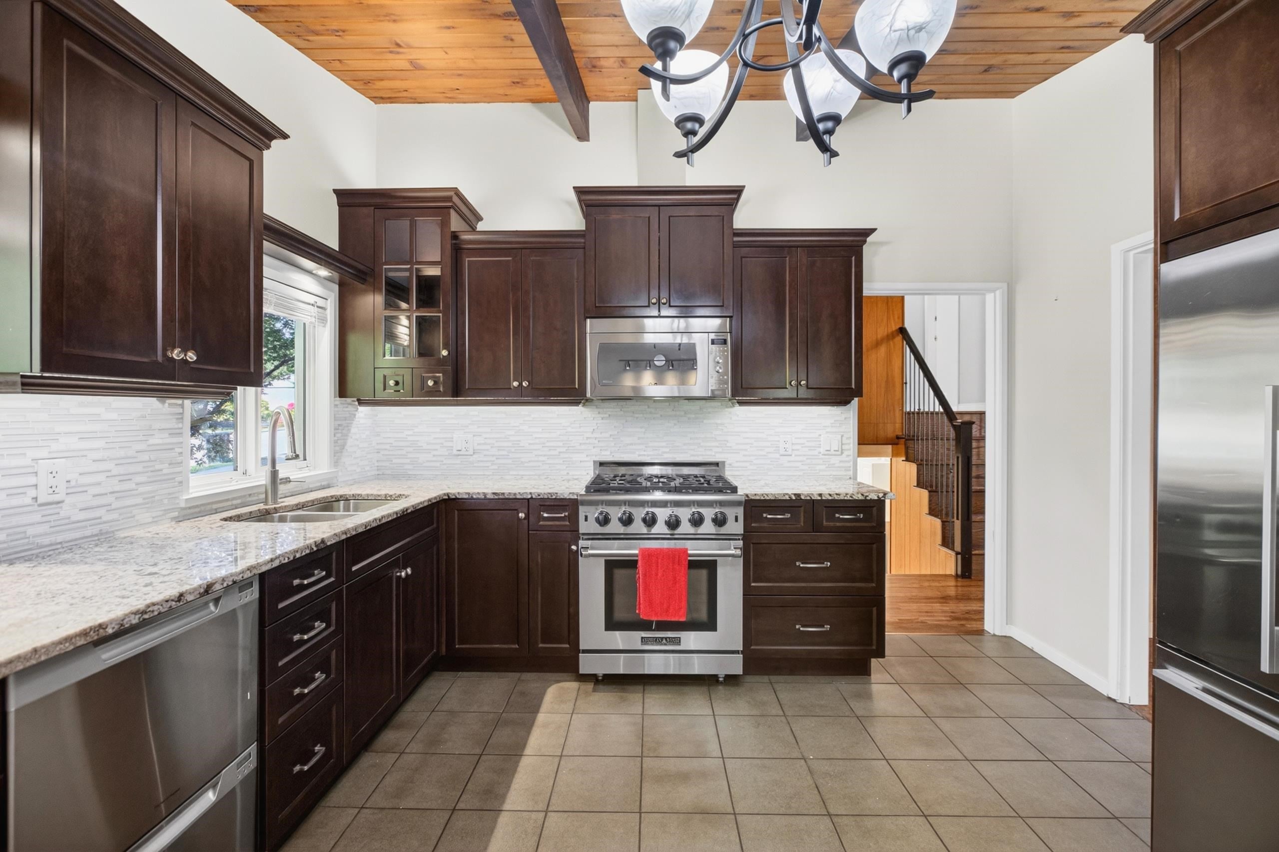 Additional image 6 of 655 Macintosh Street, Coquitlam, BC, V3J 4Y4
