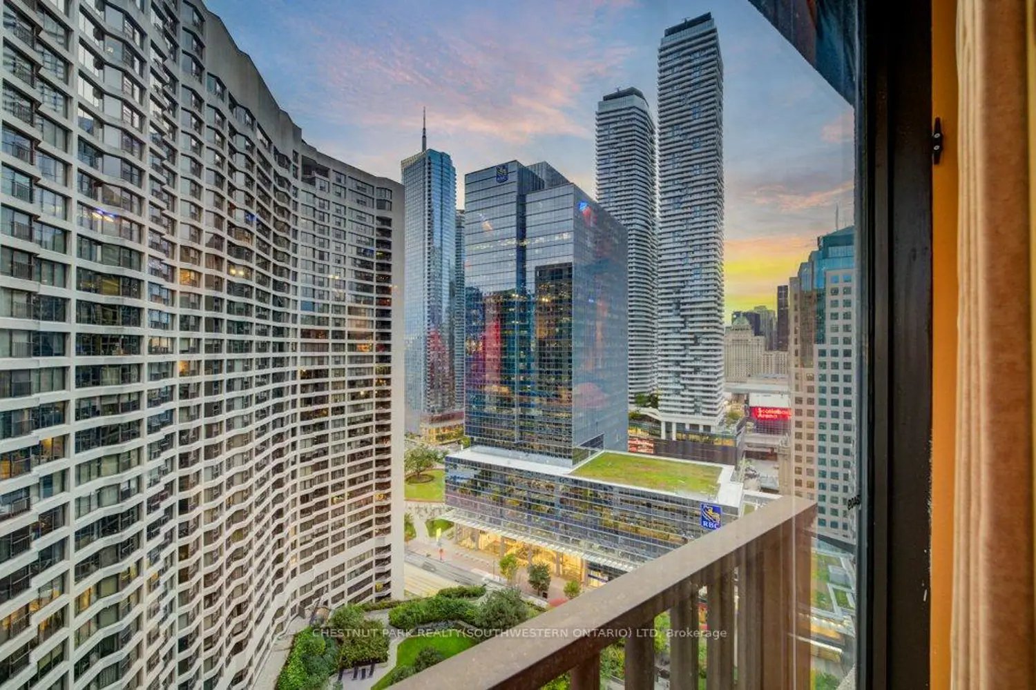 33 Harbour Square 2409 photo 2