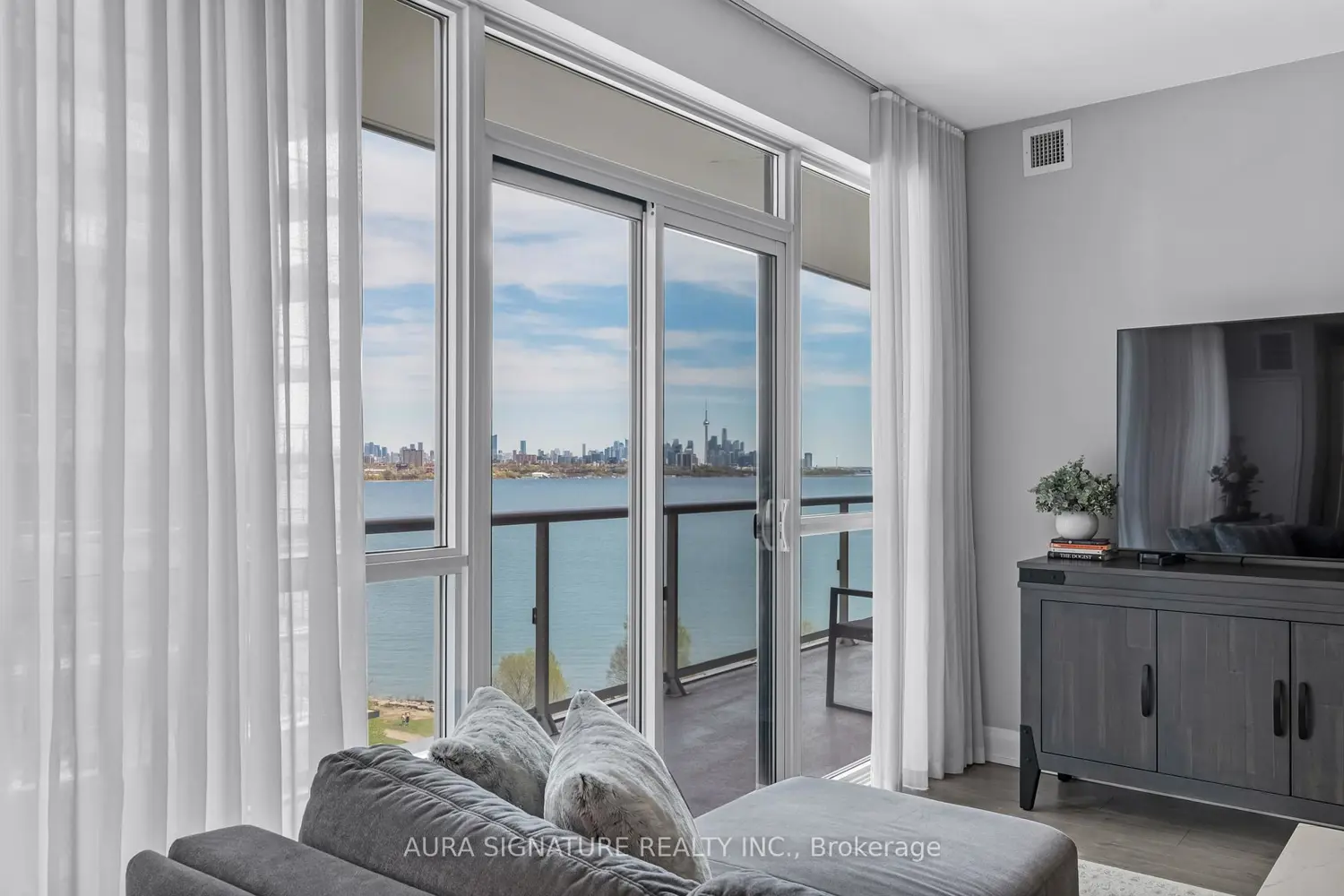 110 Marine Parade Drive 901