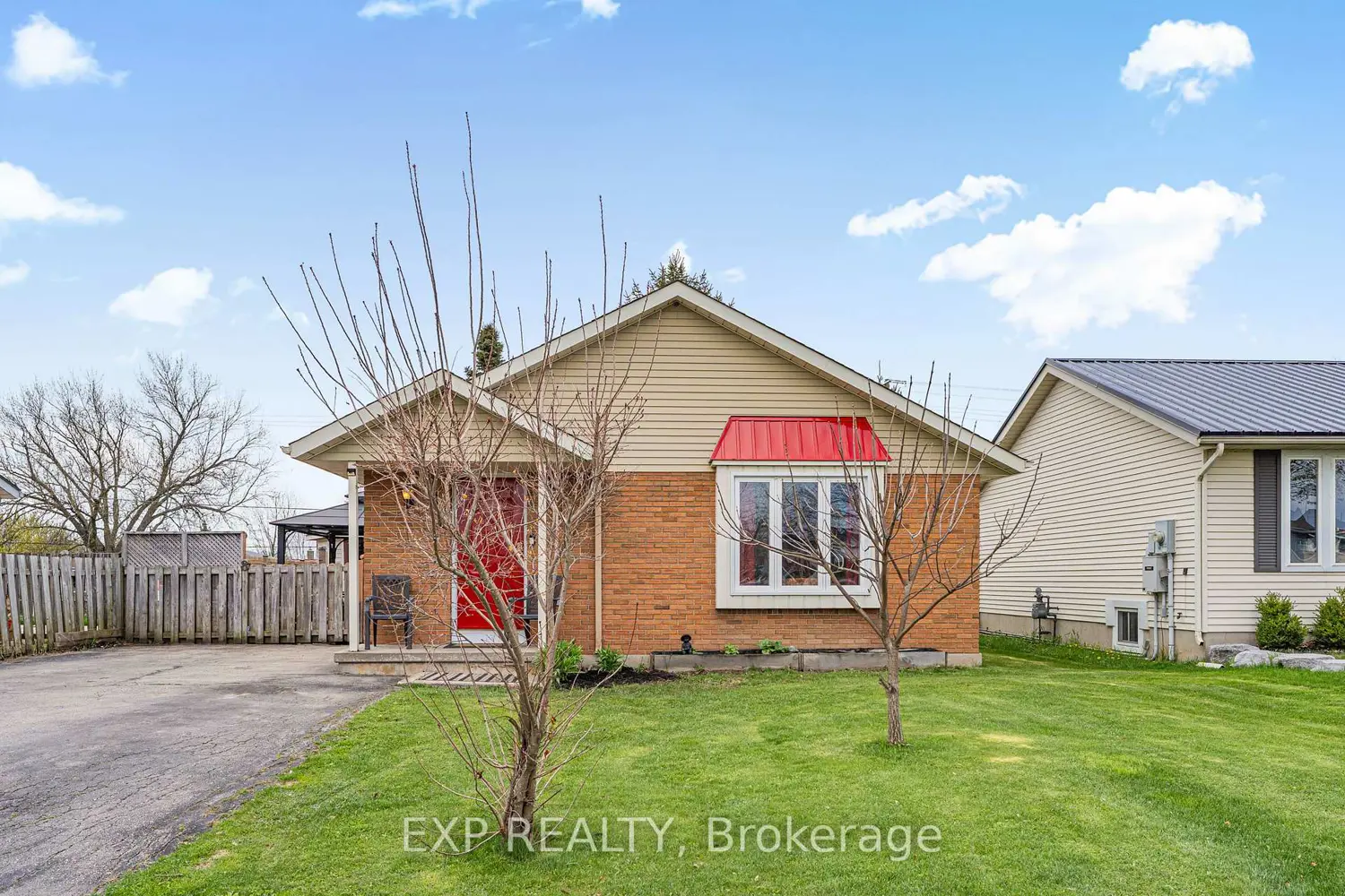 8 Abbott Lane photo 2