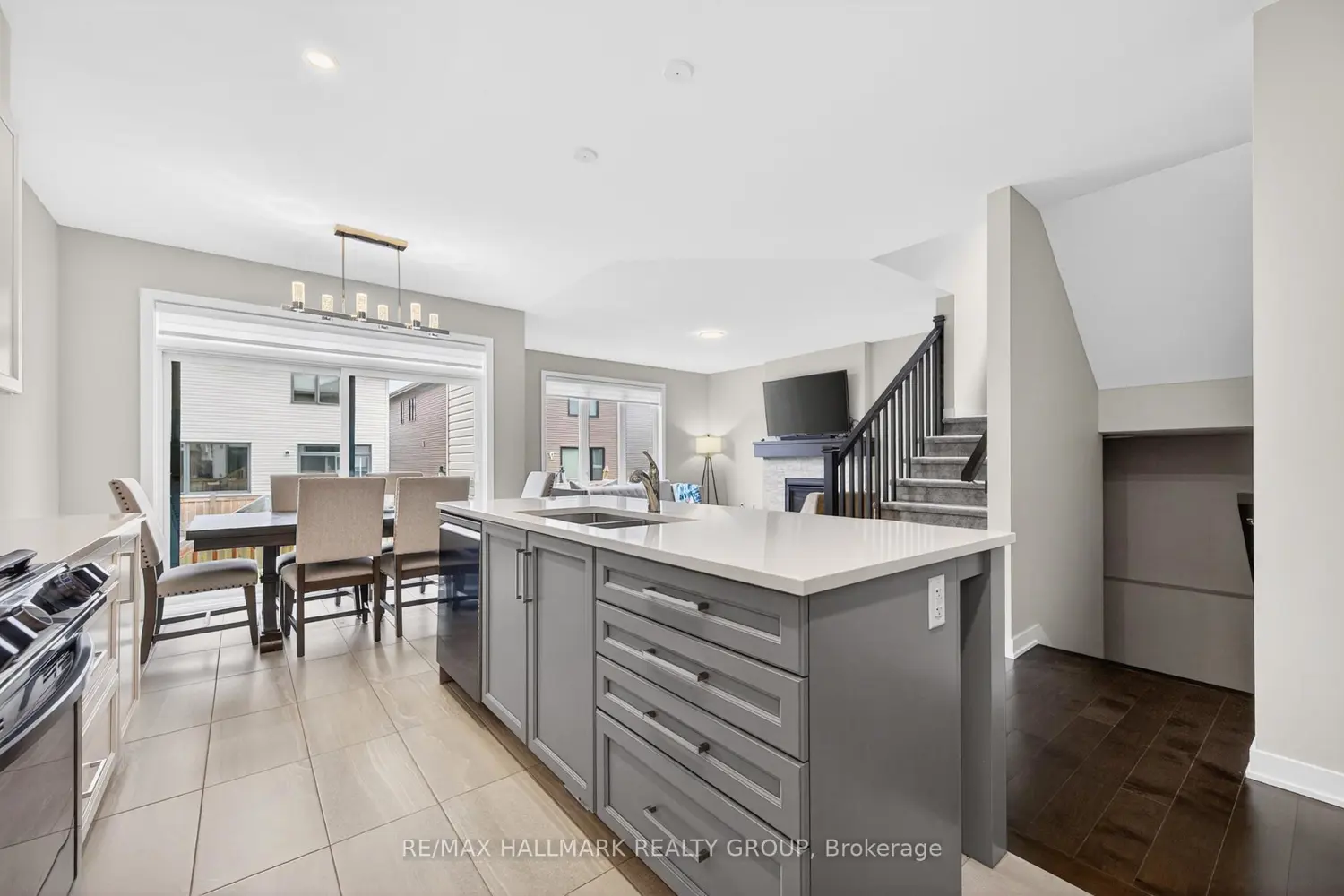 843 Sendero Way photo 4