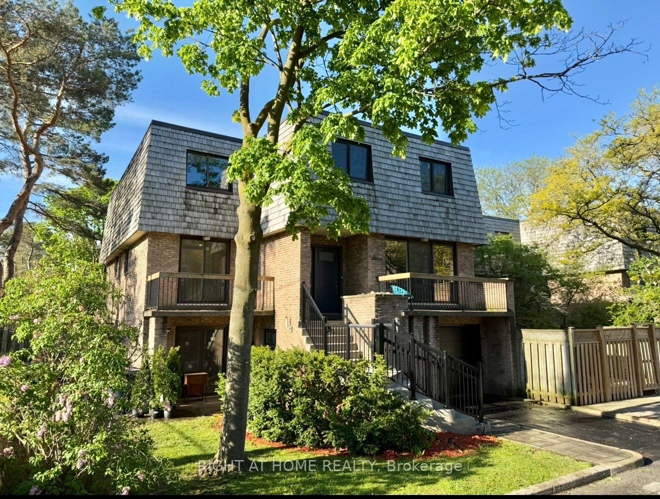 24-7 Vale Carse Way, Toronto, ON, M2R 3H4