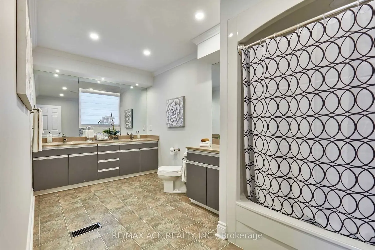 Additional image 17 of 5455 Hoxton Street