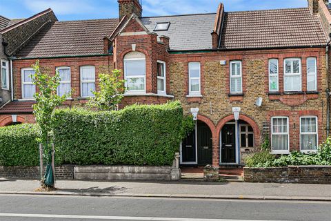 Chingford Road, Walthamstow, London E17