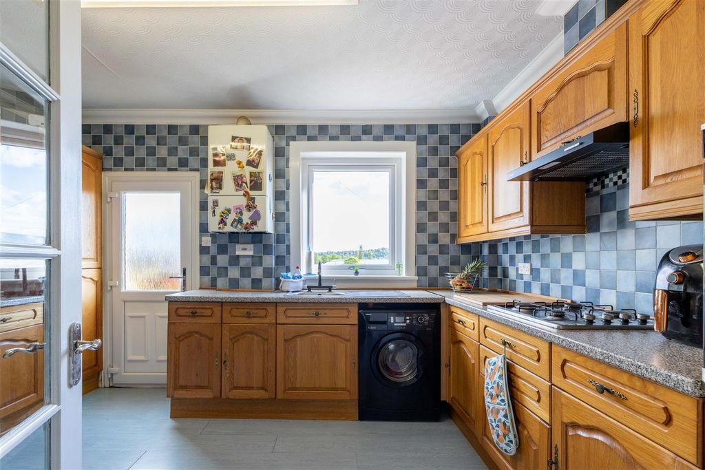 Additional image 6 of 3 bed flat for saleGlengarry Road, Perth PH2