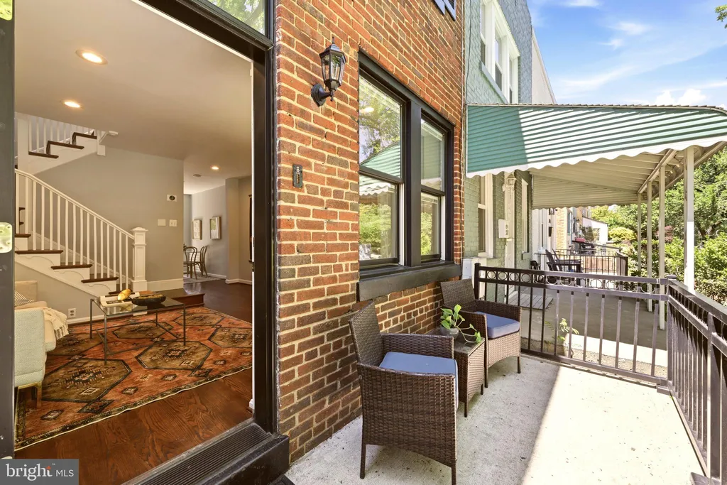 329 17th Street SE, Washington, DC 20003 photo 4