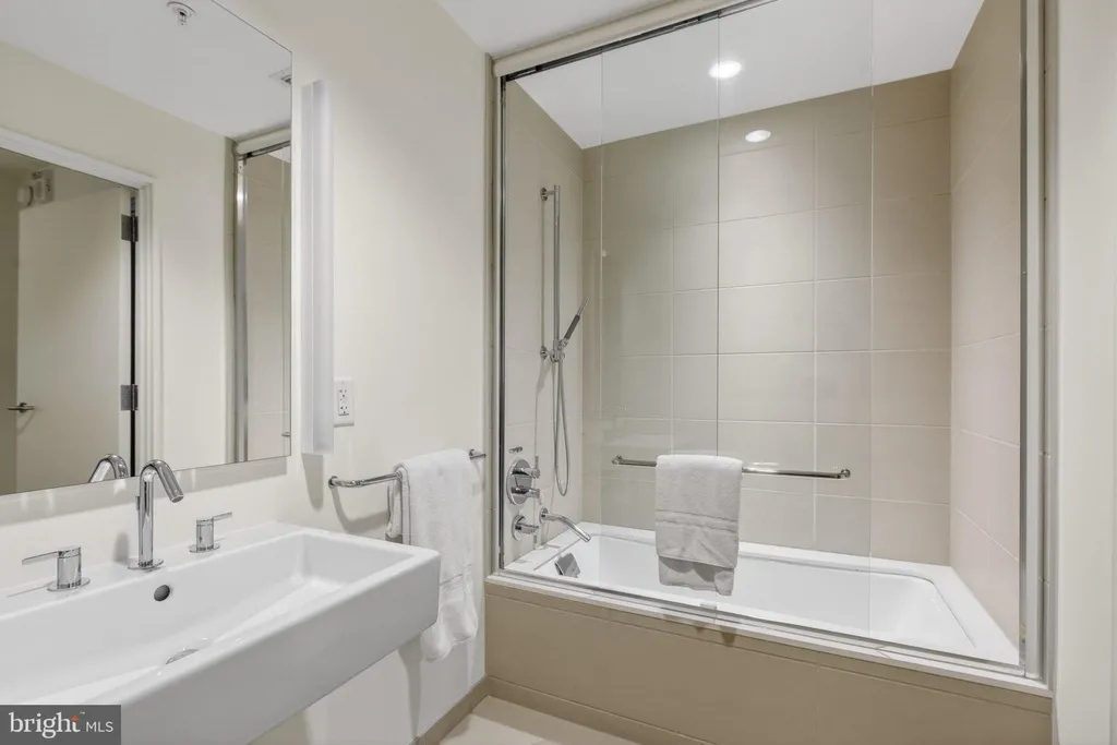 Additional image 32 of 925 H Street NW Unit 606, Washington, DC 20001