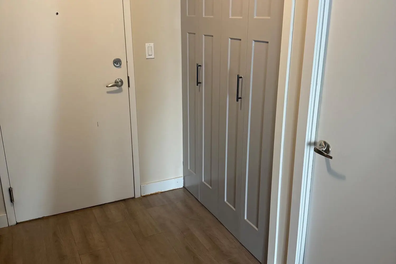 801 Sheppard Avenue 310 photo 3