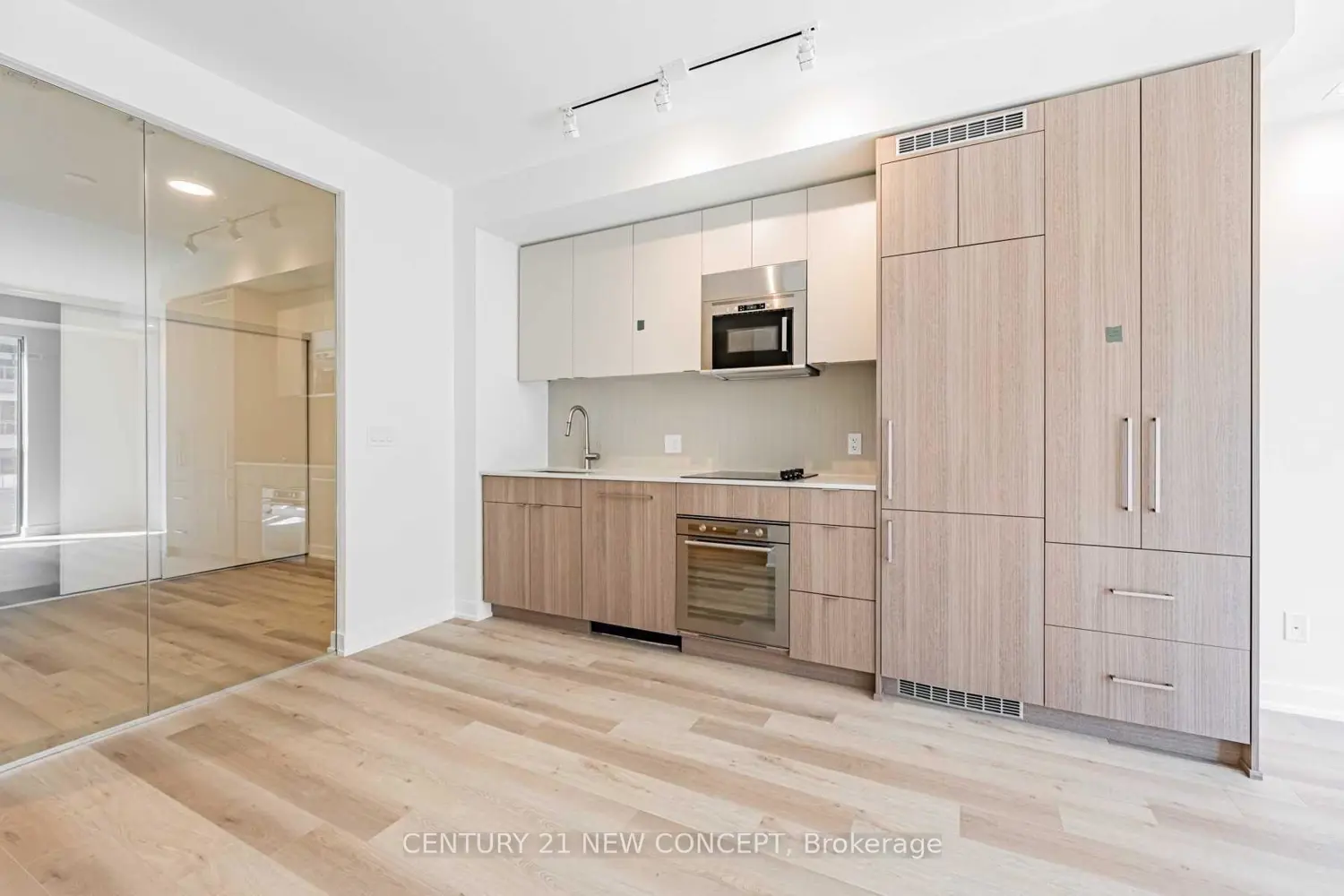 840 St Clair Avenue 409 photo 2