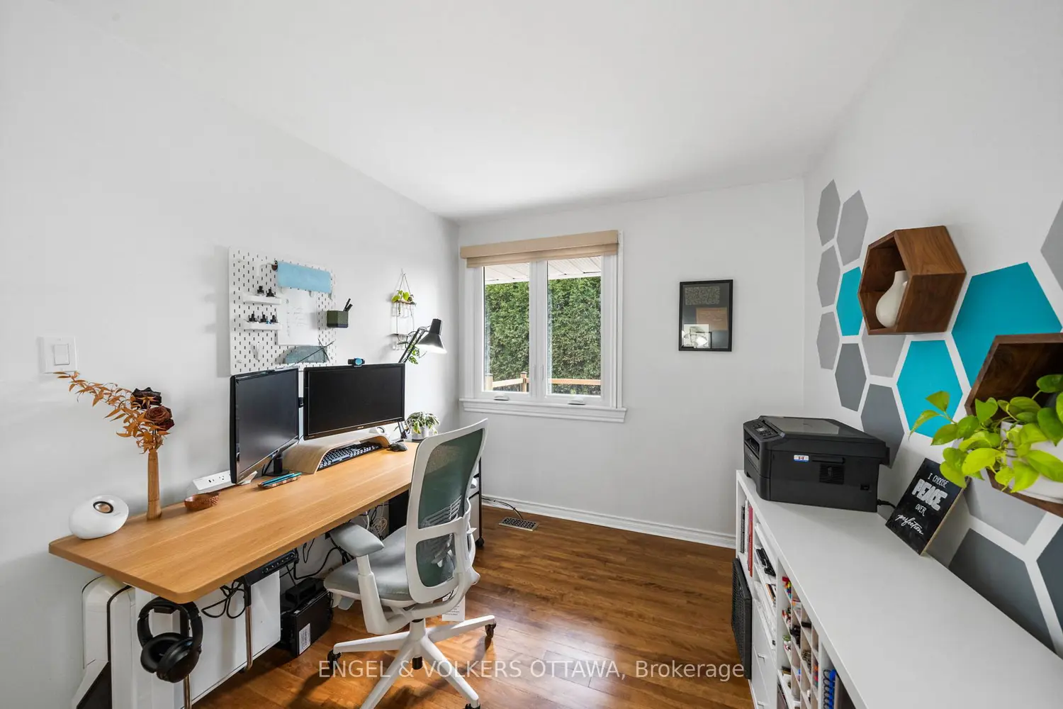 1056 Hindley Street photo 5