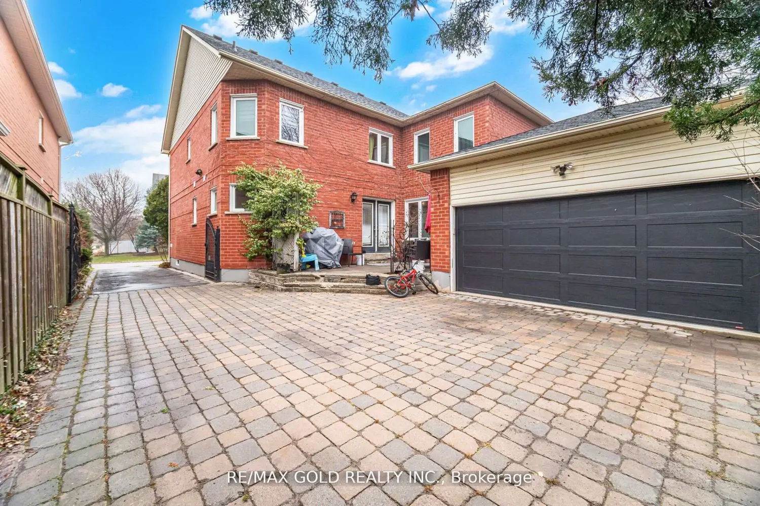 Additional image 19 of 2441 Capilano Crescent