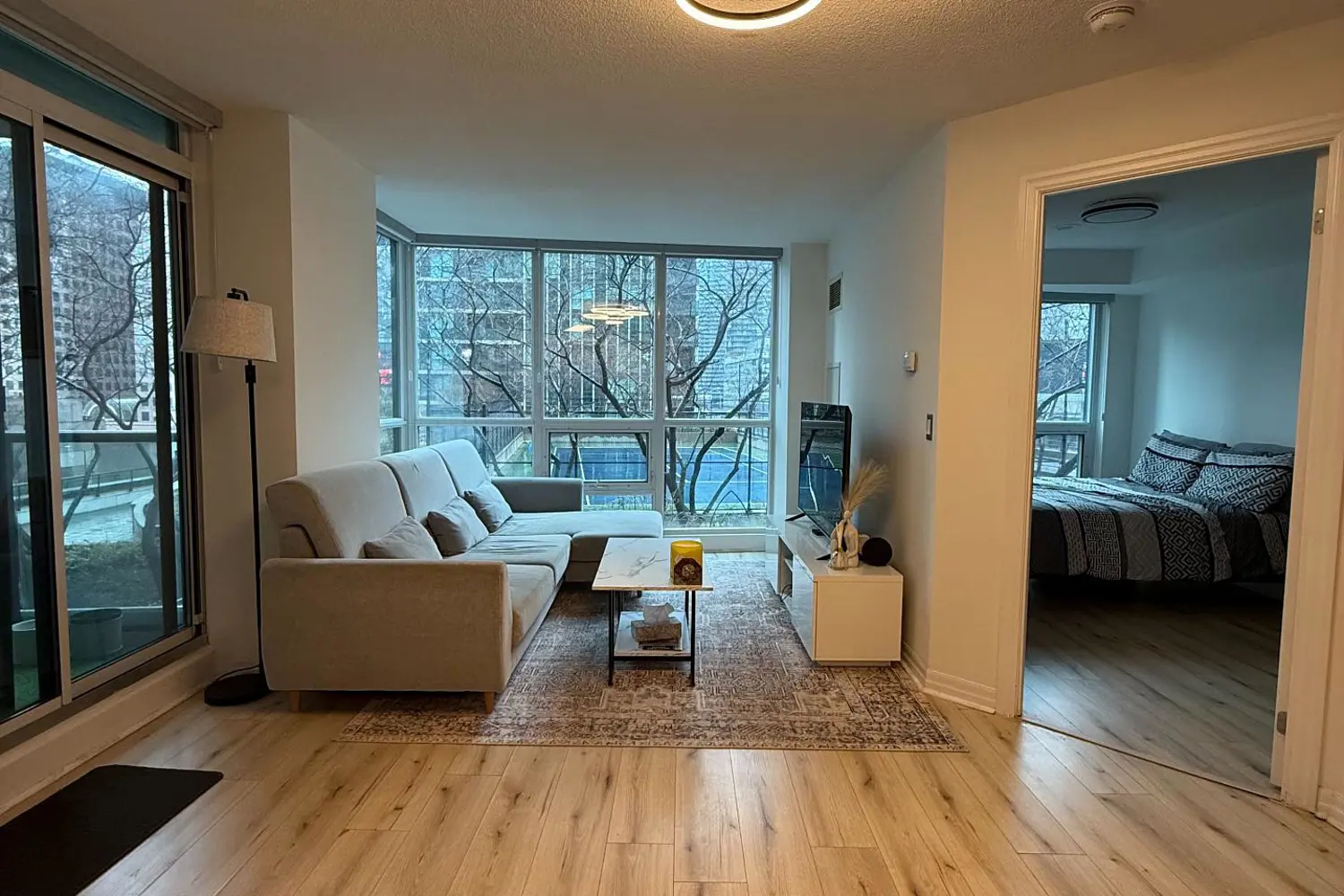 16 Yonge Street 601 photo 3