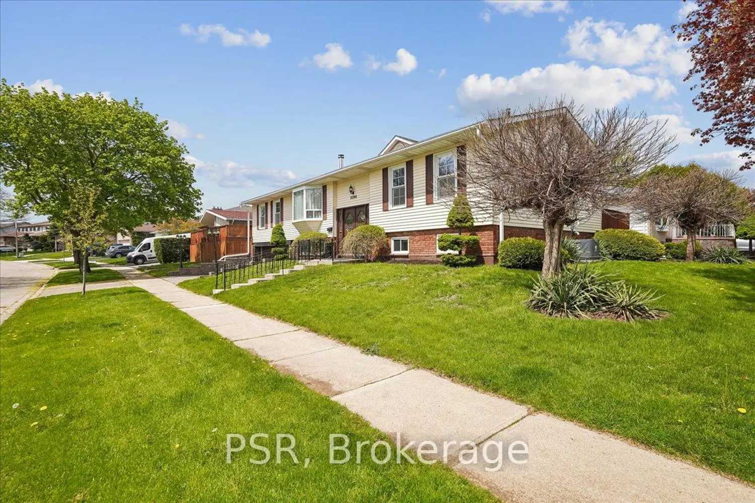 Additional image 3 of 2204 Cartier Crescent