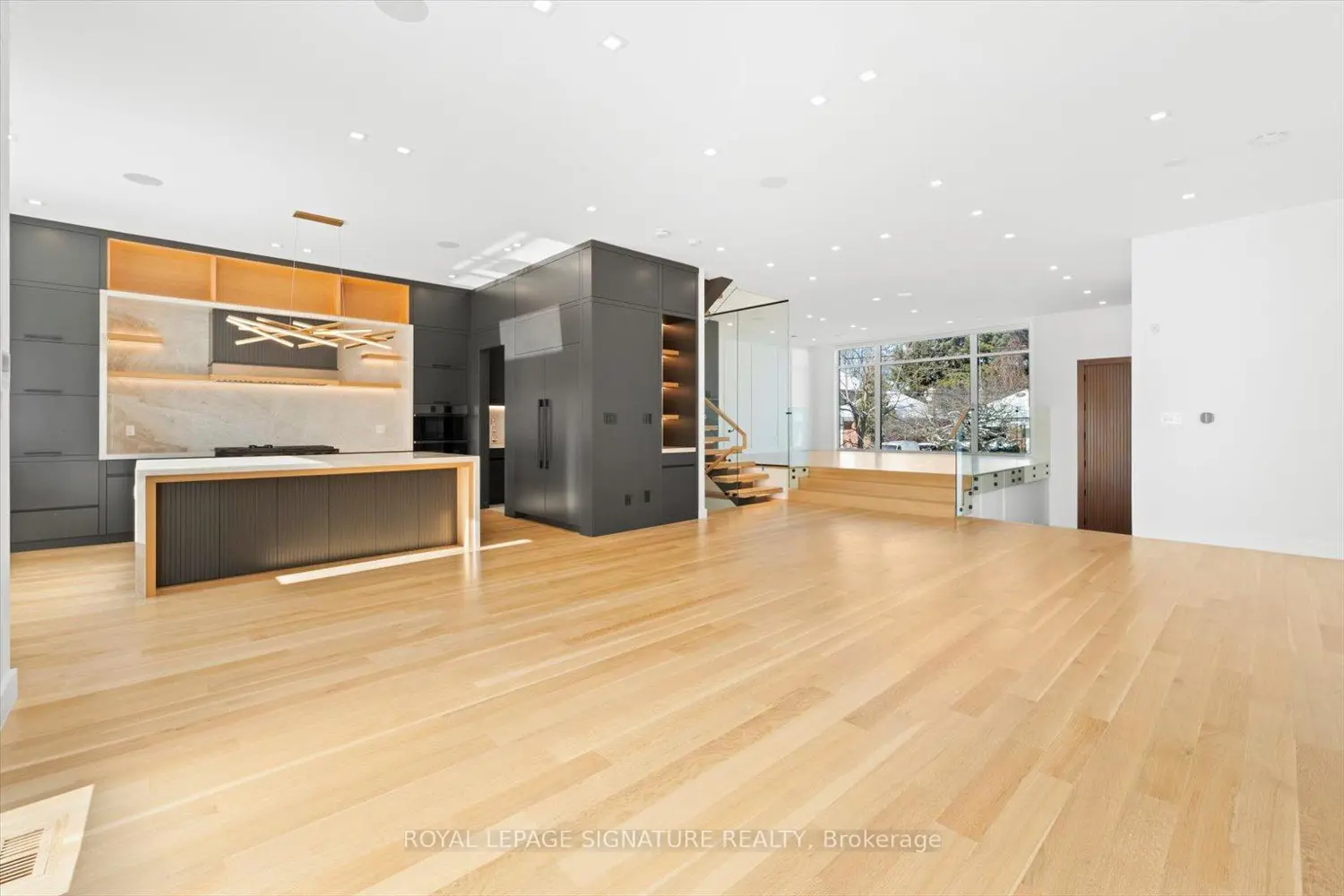 89 Stuart Avenue photo 5