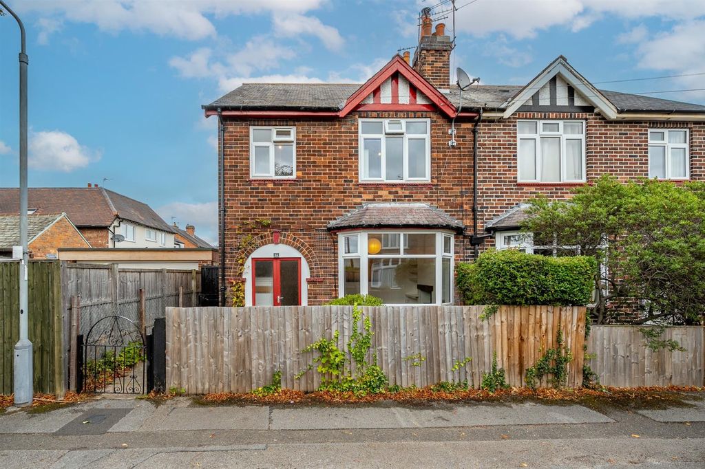 3 bed semi-detached house for saleCarlyle Road, West Bridgford NG2