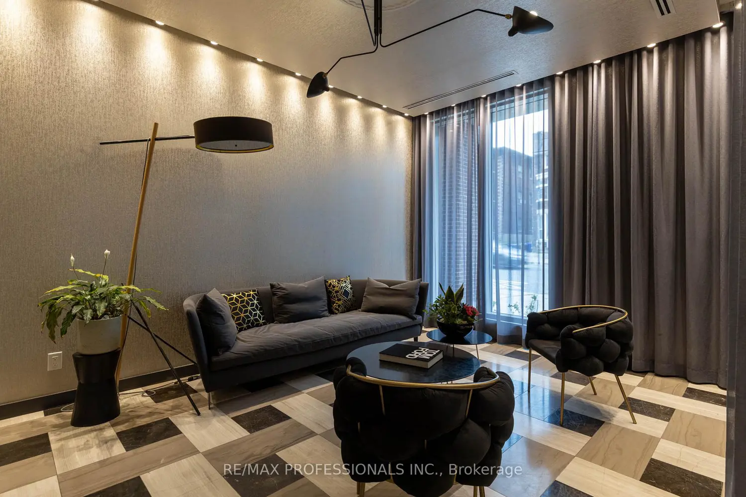 1638 Bloor Street 410 photo 2