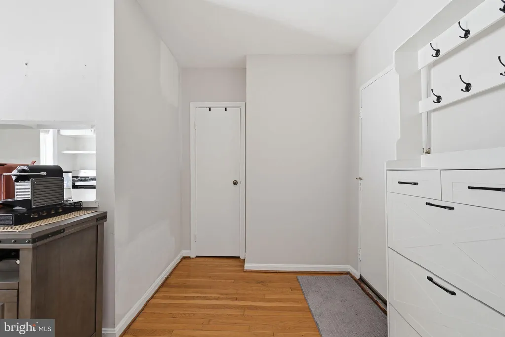 117 E Street SE Unit 302, Washington, DC 20003 photo 4