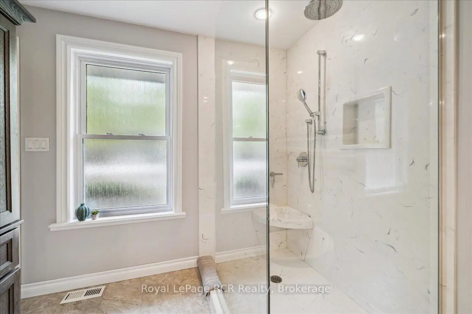 Additional image 16 of 103488 Grey 18 Road