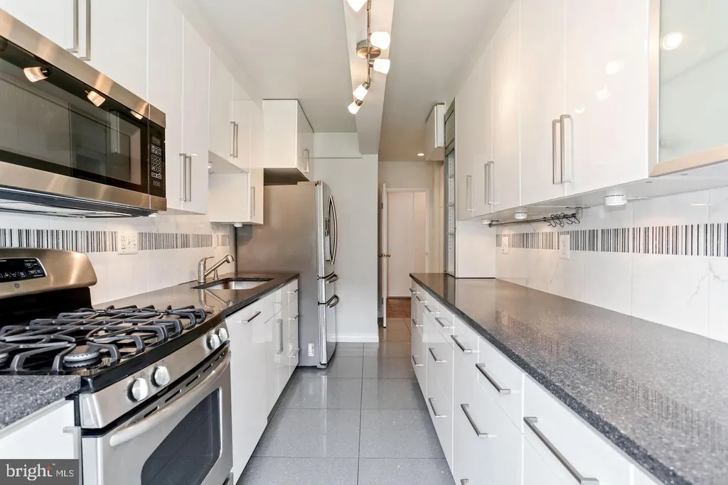 Additional image 11 of 4201 Cathedral Avenue NW Unit 215W, Washington, DC 20016