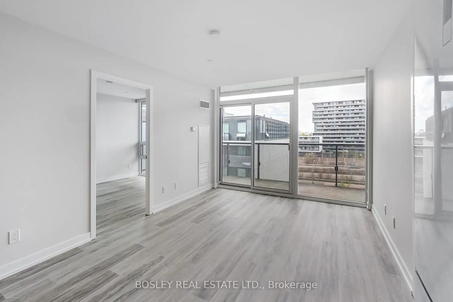120 Varna Drive 723 photo 4