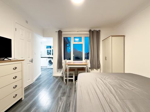 Kingsley Road, Hounslow TW3, Studio to rent