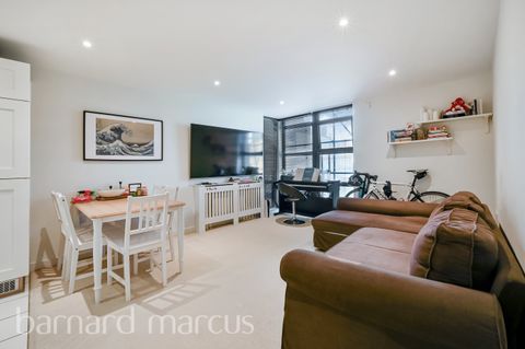 Scott Avenue, Putney, London SW15